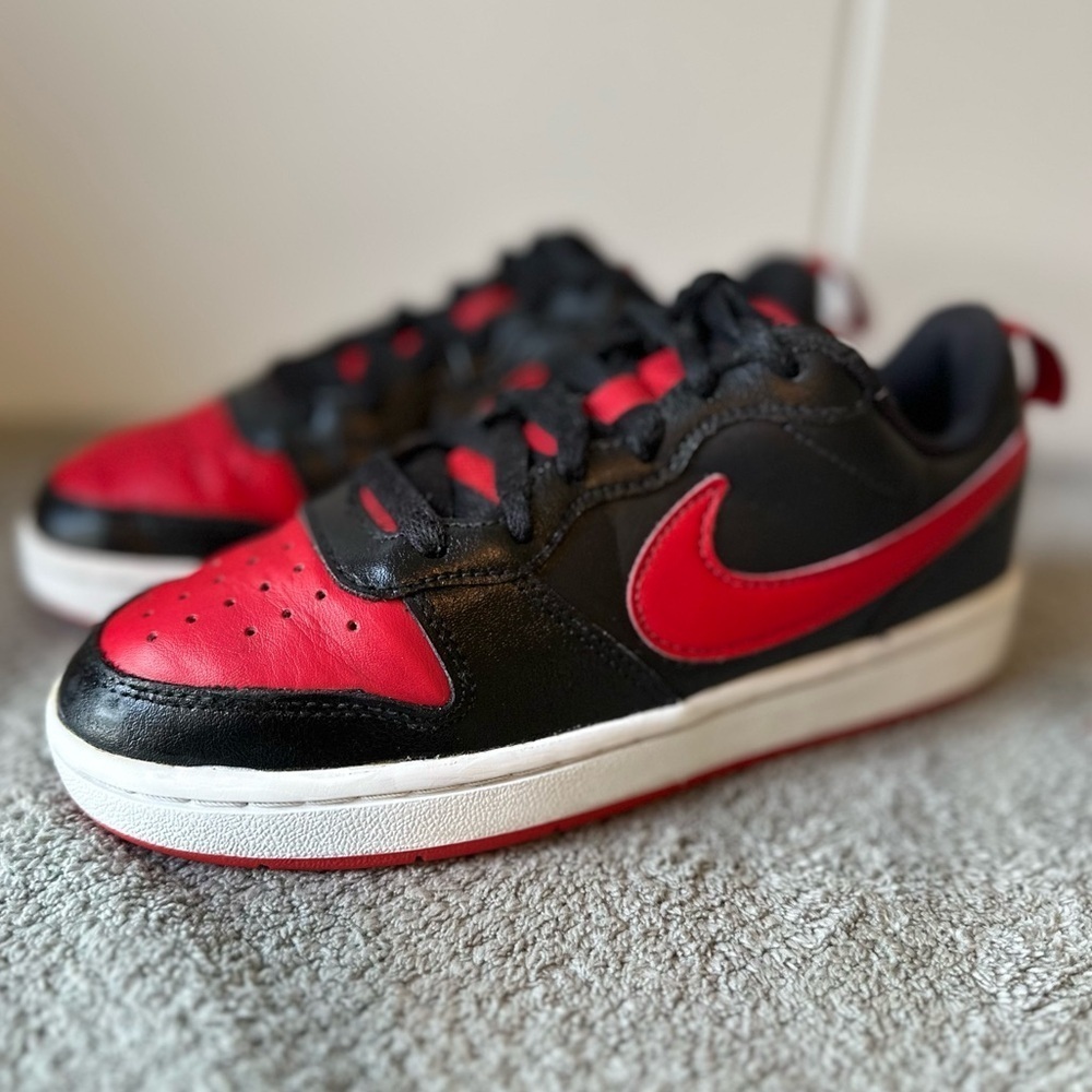 Nike Court Borough Low 2
Black University Red
